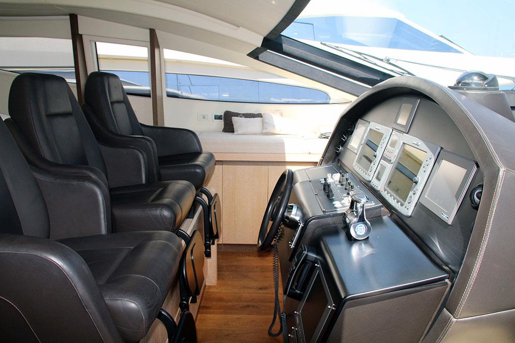 2009 PERSHING 90' 
